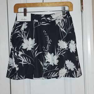 Lady  Hagen cocktail hour 16"  floral Golf  Flounce Skort Skirt Sz XS NWT